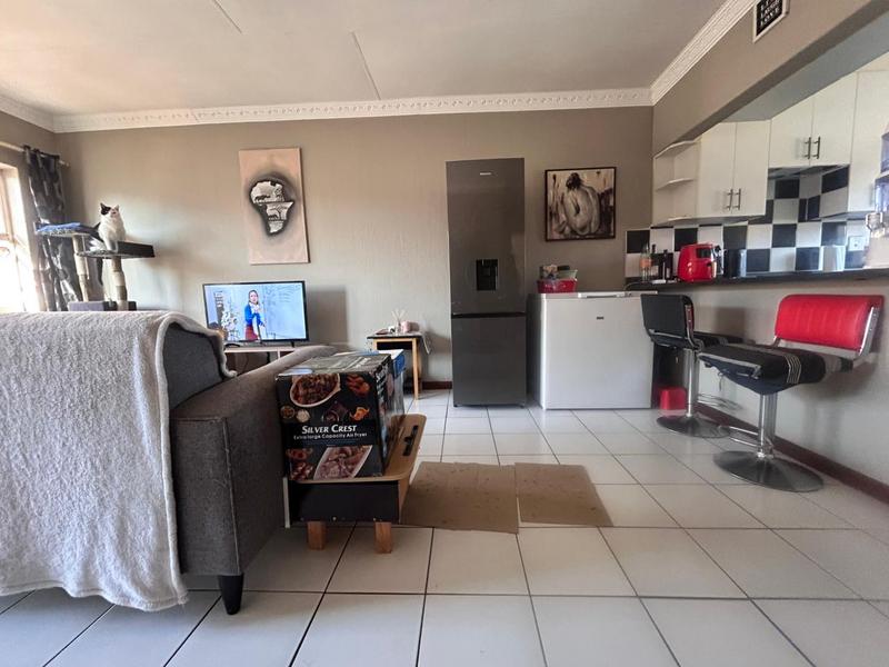 To Let 2 Bedroom Property for Rent in Vorna Valley Gauteng