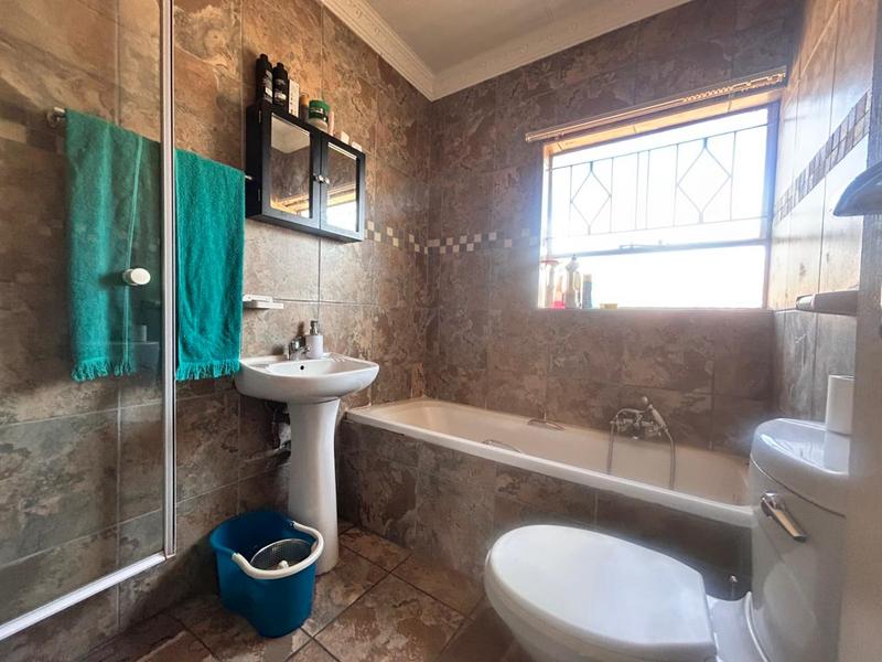 To Let 2 Bedroom Property for Rent in Vorna Valley Gauteng
