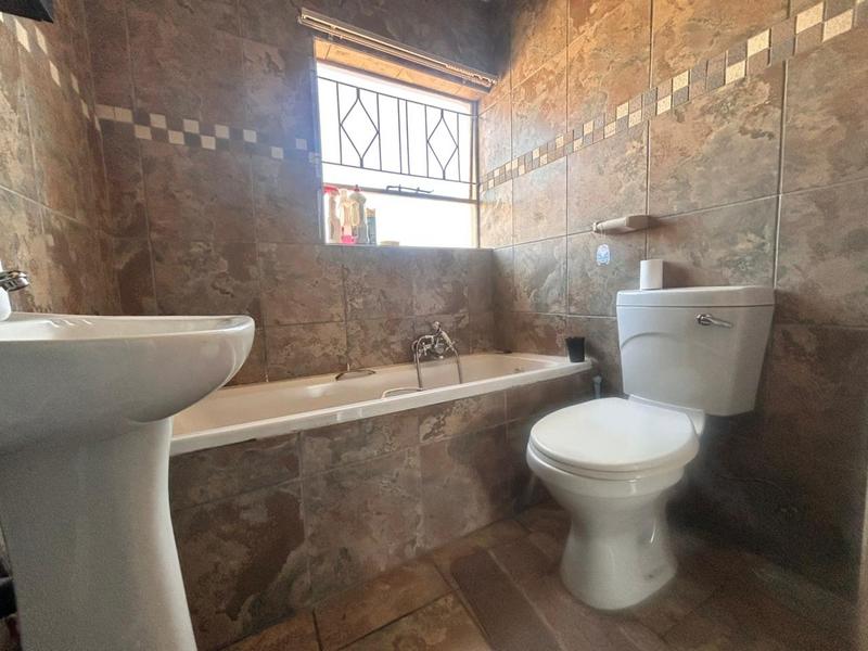 To Let 2 Bedroom Property for Rent in Vorna Valley Gauteng