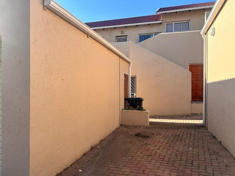 To Let 2 Bedroom Property for Rent in Vorna Valley Gauteng