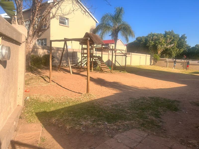 To Let 2 Bedroom Property for Rent in Vorna Valley Gauteng