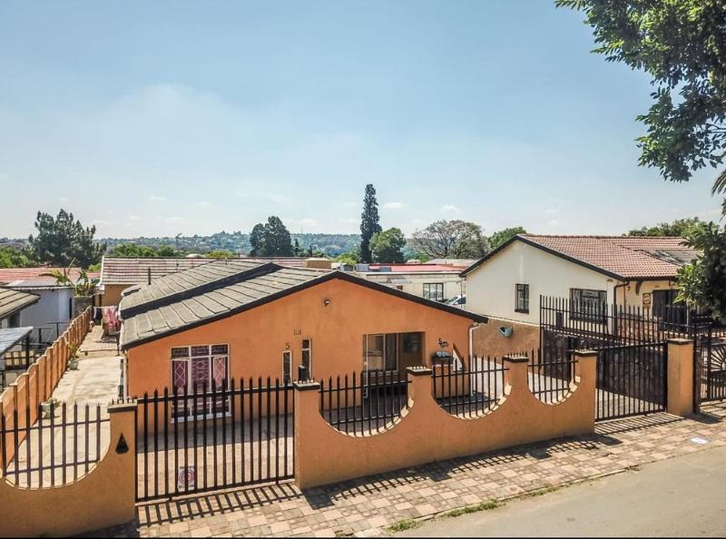 5 Bedroom Property for Sale in Sophiatown Gauteng
