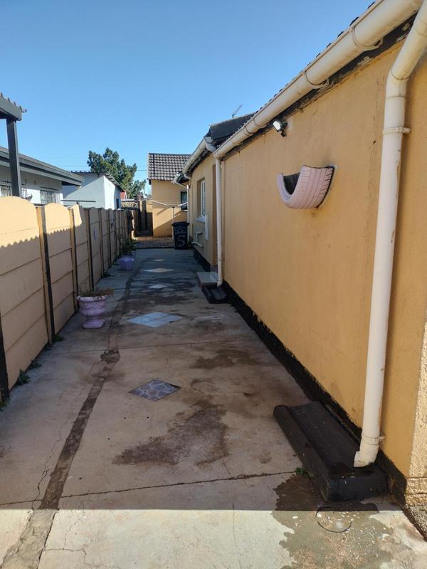 5 Bedroom Property for Sale in Sophiatown Gauteng
