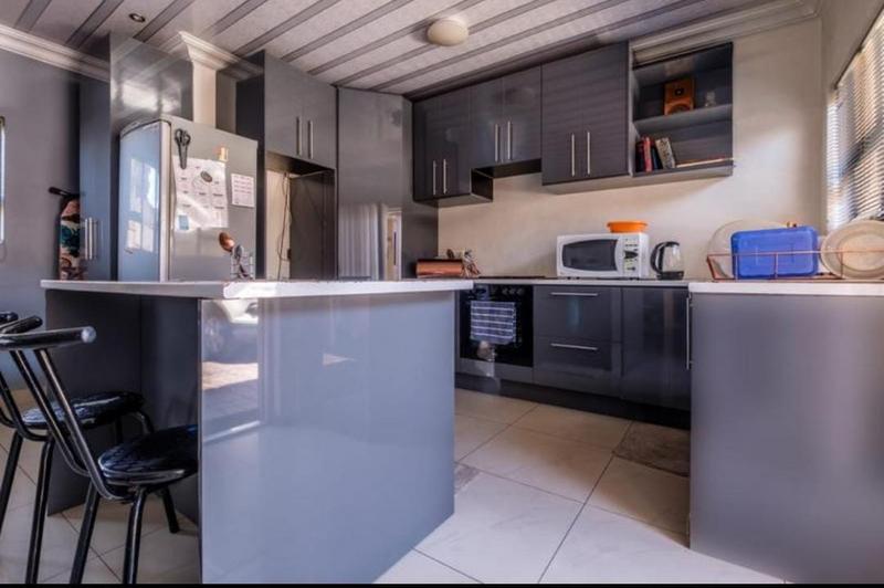5 Bedroom Property for Sale in Sophiatown Gauteng