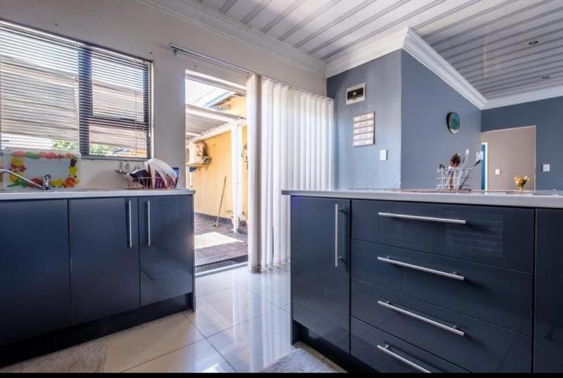 5 Bedroom Property for Sale in Sophiatown Gauteng