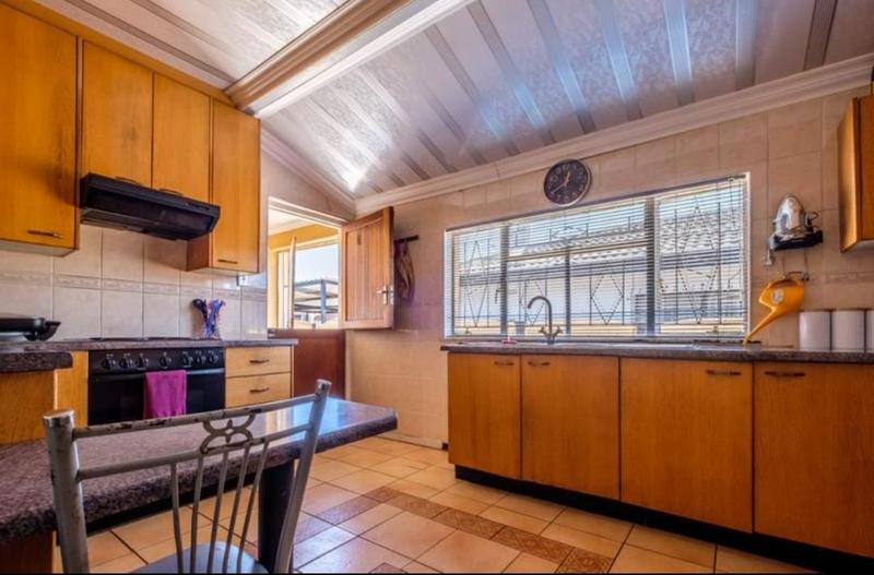 5 Bedroom Property for Sale in Sophiatown Gauteng