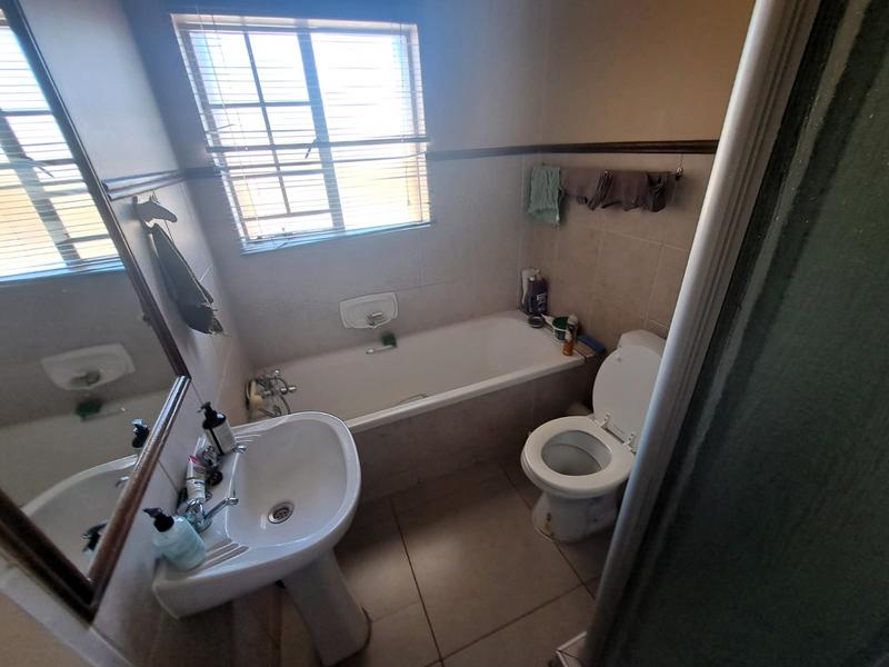 To Let 2 Bedroom Property for Rent in Eco Park Gauteng