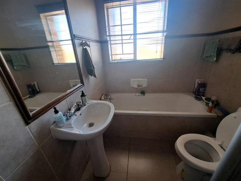 To Let 2 Bedroom Property for Rent in Eco Park Gauteng