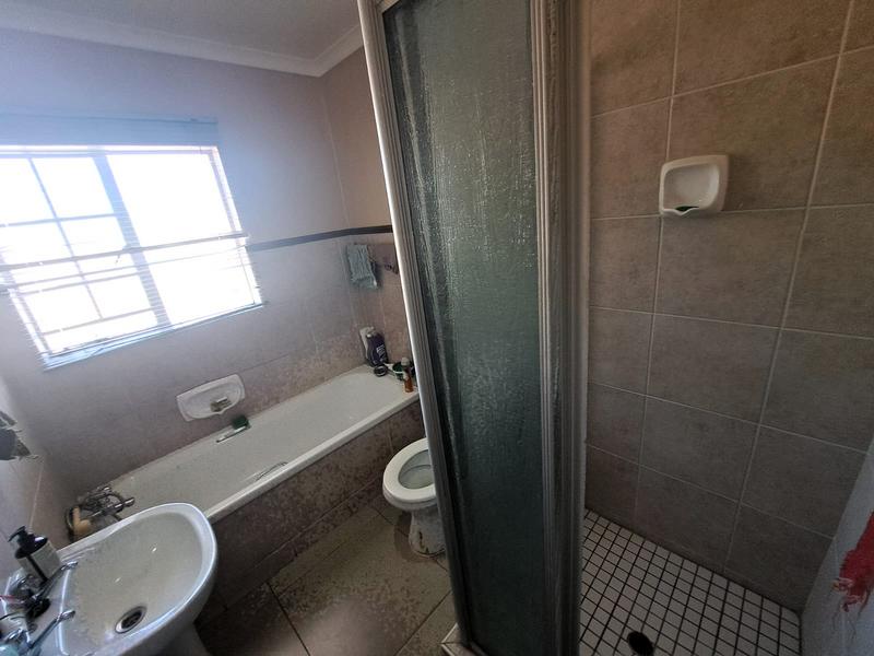 To Let 2 Bedroom Property for Rent in Eco Park Gauteng
