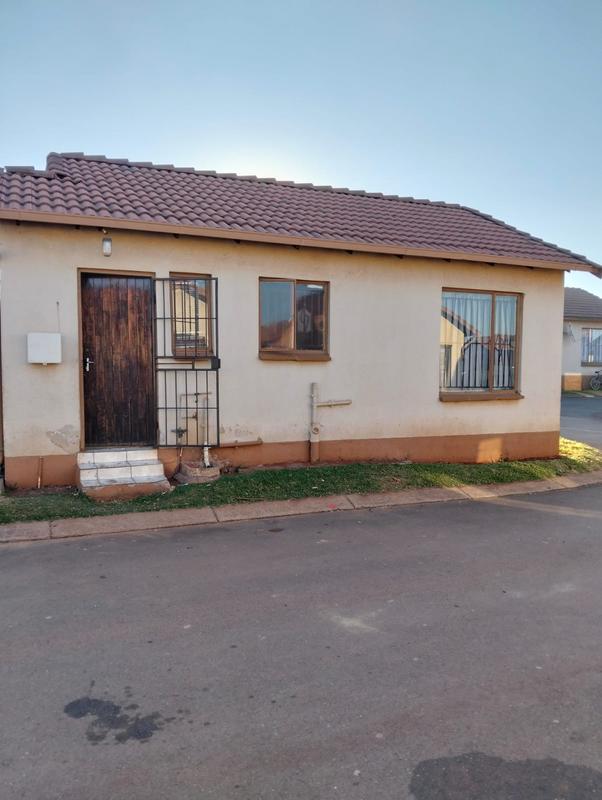 2 Bedroom Property for Sale in Clayville Gauteng