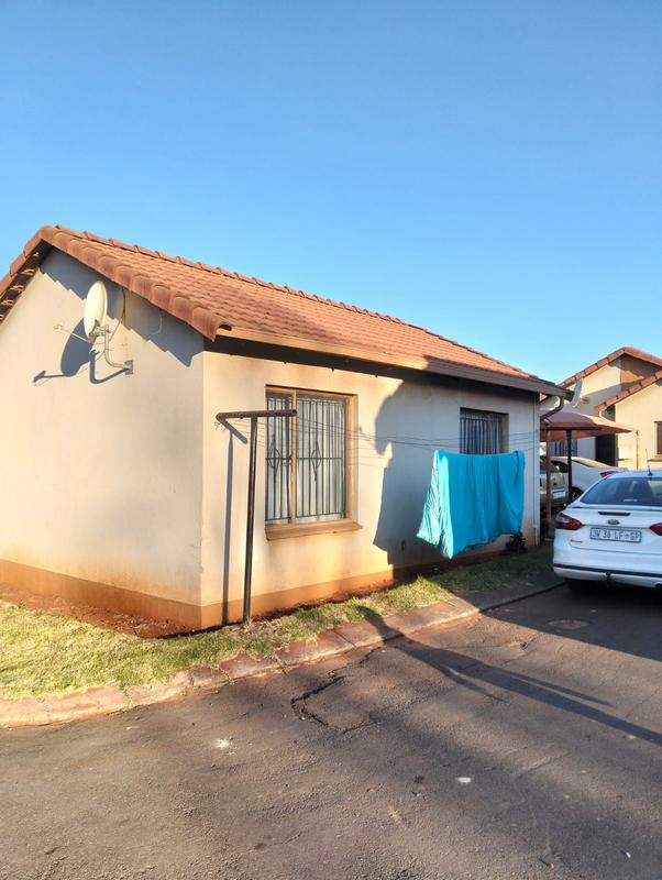 2 Bedroom Property for Sale in Clayville Gauteng