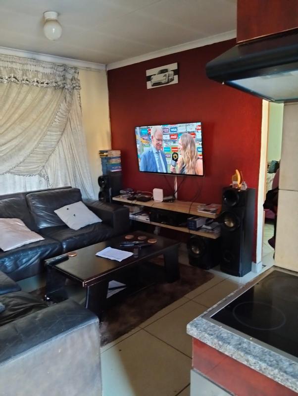 2 Bedroom Property for Sale in Clayville Gauteng
