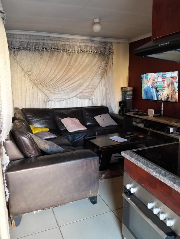 2 Bedroom Property for Sale in Clayville Gauteng