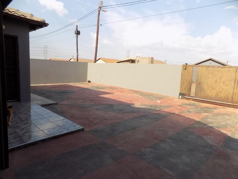 3 Bedroom Property for Sale in Protea Glen Gauteng