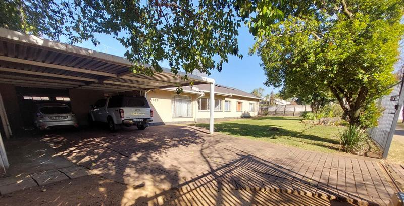 5 Bedroom Property for Sale in Waverley Gauteng