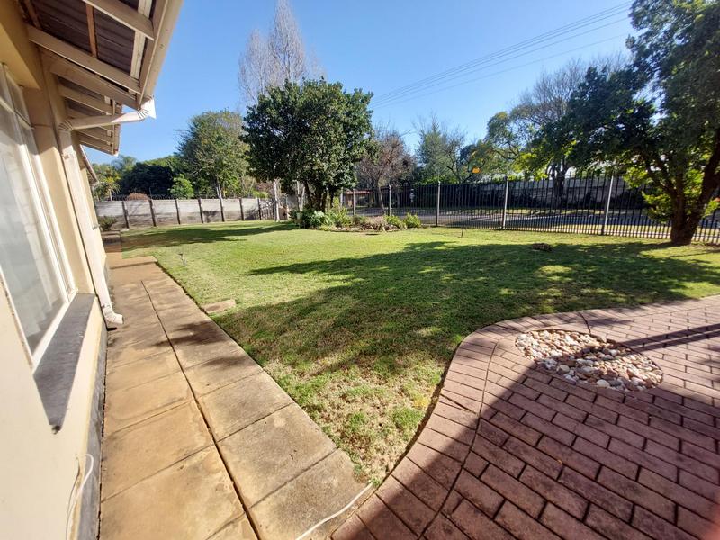 5 Bedroom Property for Sale in Waverley Gauteng