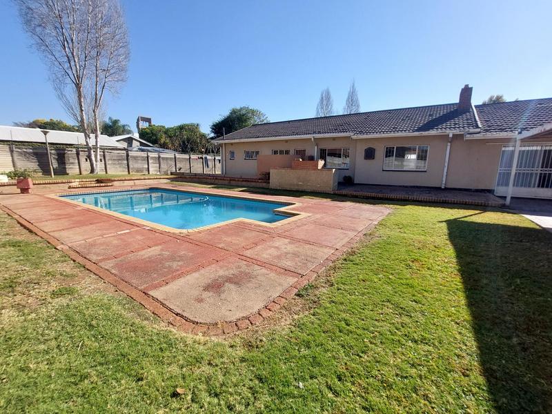 5 Bedroom Property for Sale in Waverley Gauteng