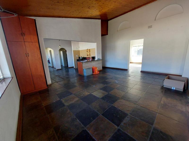 5 Bedroom Property for Sale in Waverley Gauteng
