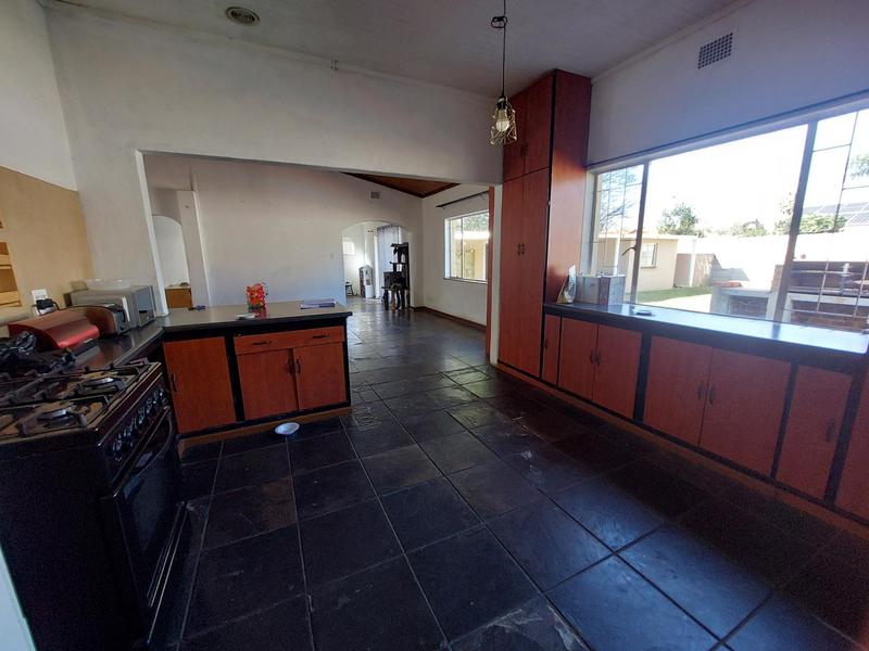 5 Bedroom Property for Sale in Waverley Gauteng