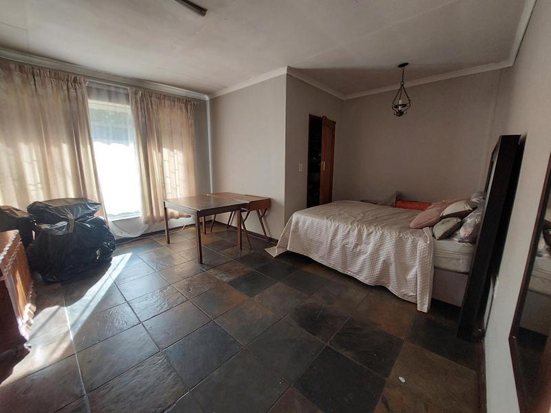 5 Bedroom Property for Sale in Waverley Gauteng