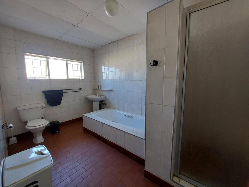 5 Bedroom Property for Sale in Waverley Gauteng