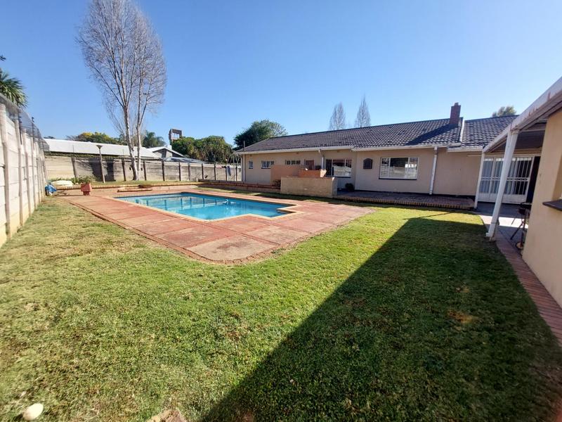 5 Bedroom Property for Sale in Waverley Gauteng