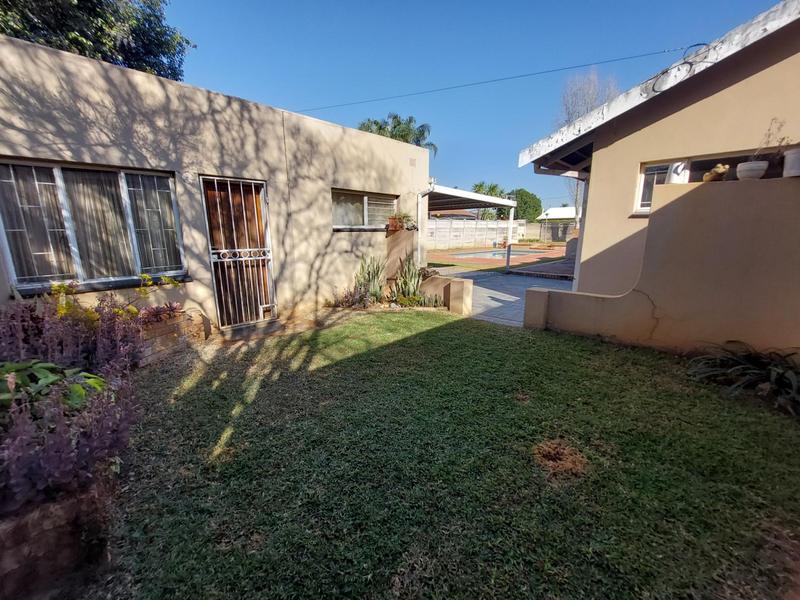 5 Bedroom Property for Sale in Waverley Gauteng