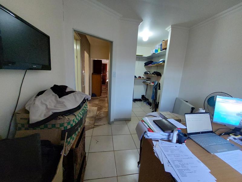 5 Bedroom Property for Sale in Waverley Gauteng