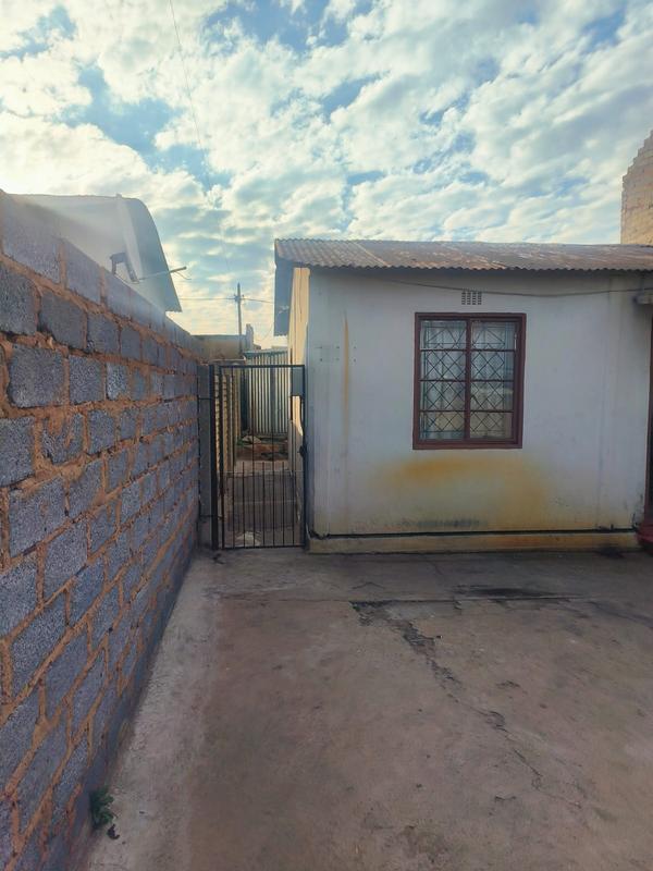 2 Bedroom Property for Sale in Orlando Gauteng
