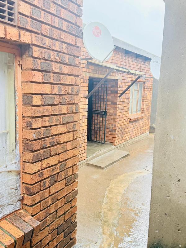 6 Bedroom Property for Sale in Meadowlands Gauteng