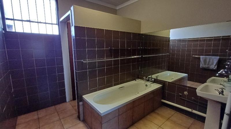 To Let commercial Property for Rent in Hennopspark Gauteng
