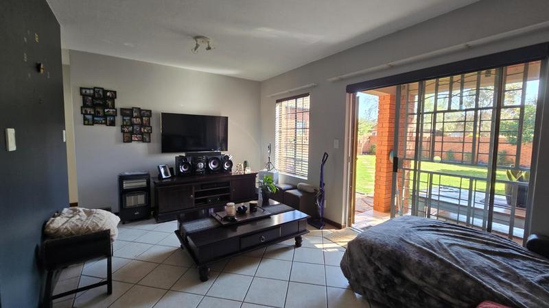 To Let 2 Bedroom Property for Rent in Equestria Gauteng