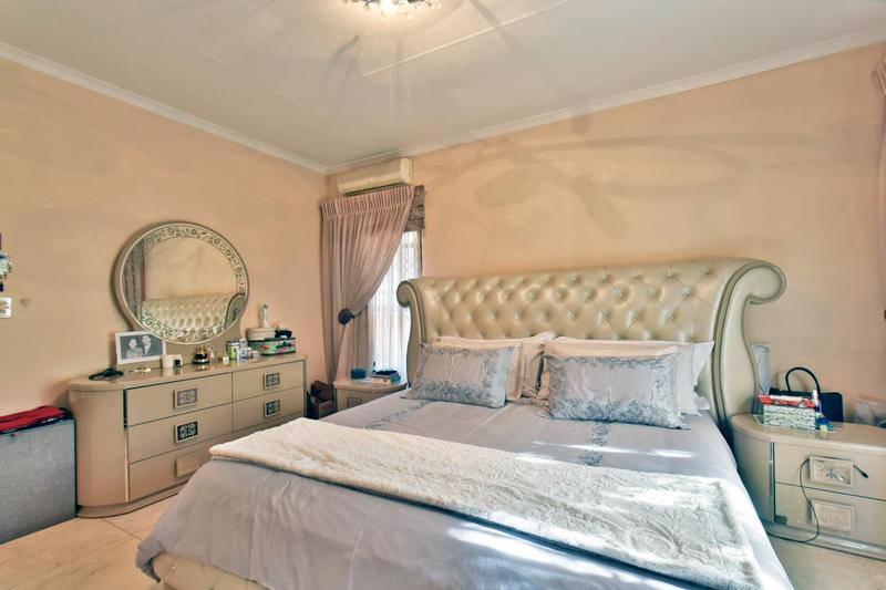 4 Bedroom Property for Sale in Glenvista Gauteng