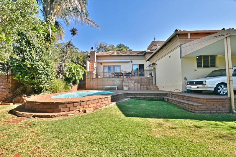 4 Bedroom Property for Sale in Glenvista Gauteng