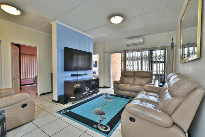 3 Bedroom Property for Sale in Oakdene Gauteng