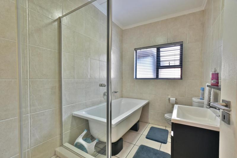 3 Bedroom Property for Sale in Oakdene Gauteng