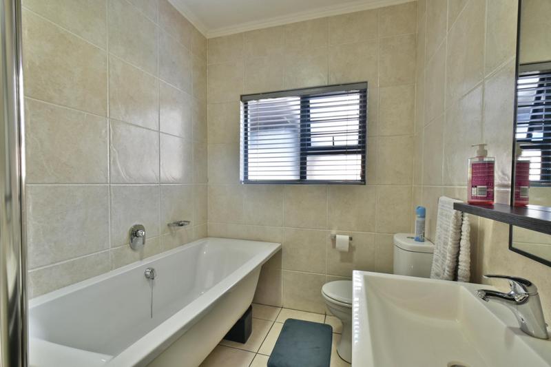 3 Bedroom Property for Sale in Oakdene Gauteng