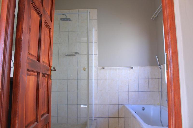 To Let 3 Bedroom Property for Rent in Broadacres Gauteng