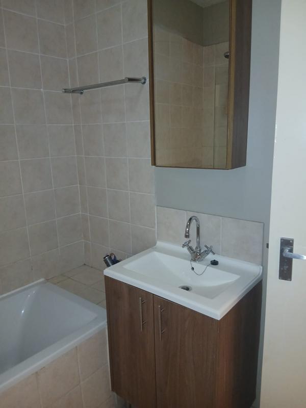 To Let 1 Bedroom Property for Rent in Lonehill Gauteng