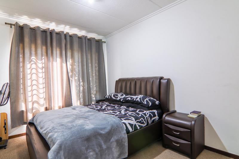 1 Bedroom Property for Sale in Lonehill Gauteng