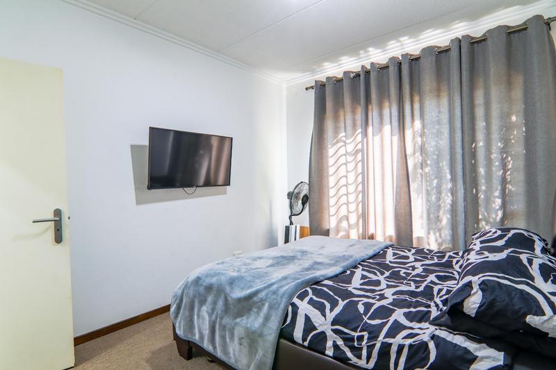 1 Bedroom Property for Sale in Lonehill Gauteng