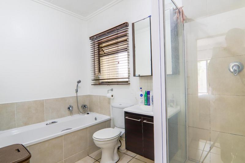 1 Bedroom Property for Sale in Lonehill Gauteng