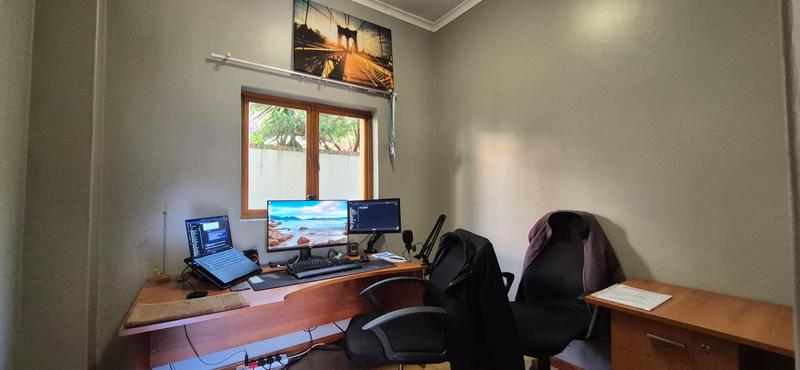 To Let 3 Bedroom Property for Rent in Midstream Estate Gauteng