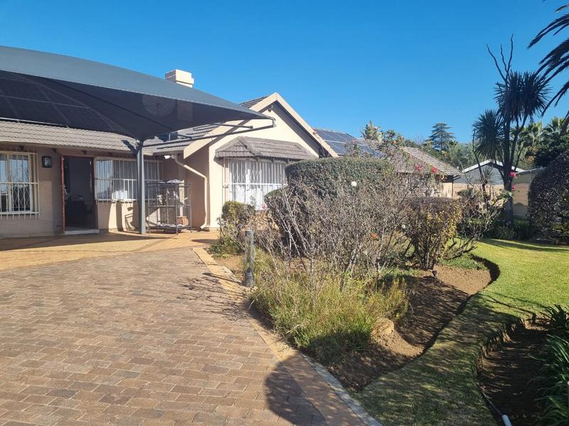 5 Bedroom Property for Sale in Alberante Gauteng