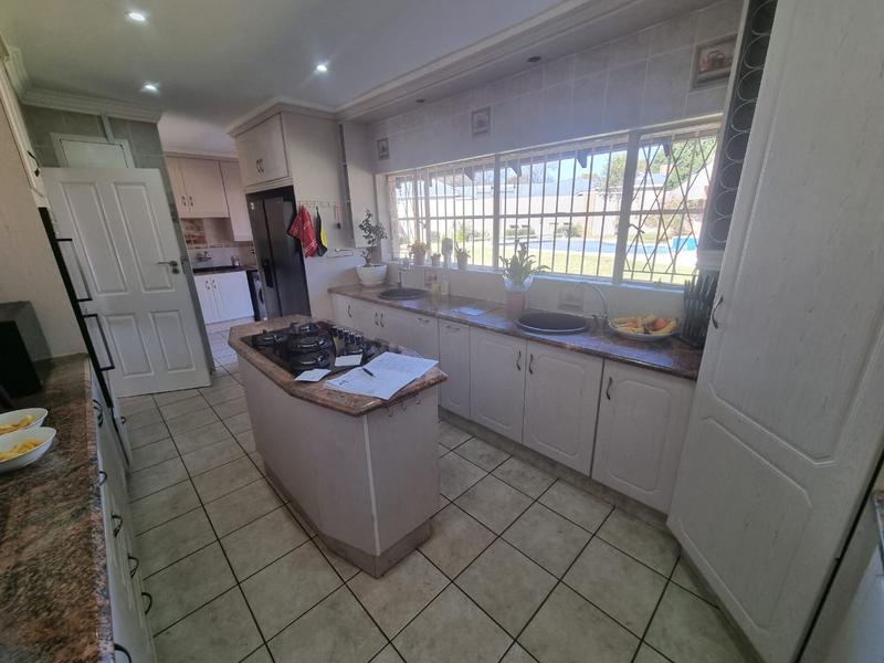 5 Bedroom Property for Sale in Alberante Gauteng
