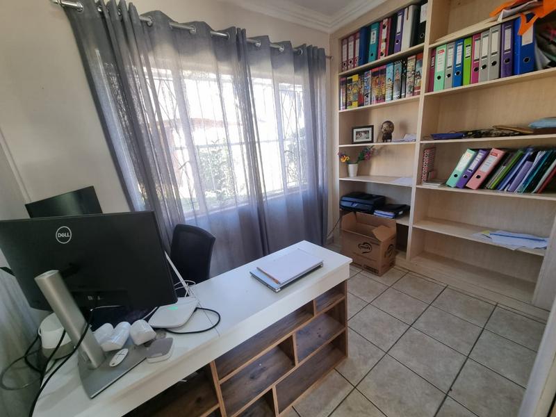 5 Bedroom Property for Sale in Alberante Gauteng