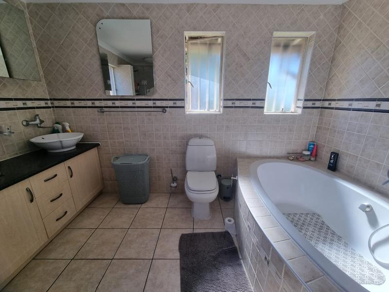 5 Bedroom Property for Sale in Alberante Gauteng