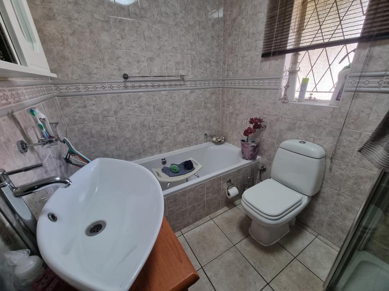 5 Bedroom Property for Sale in Alberante Gauteng