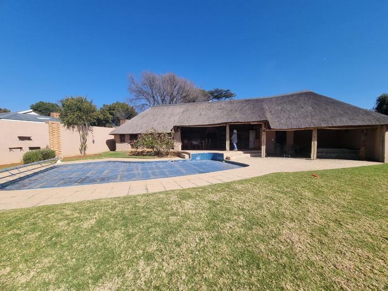 5 Bedroom Property for Sale in Alberante Gauteng