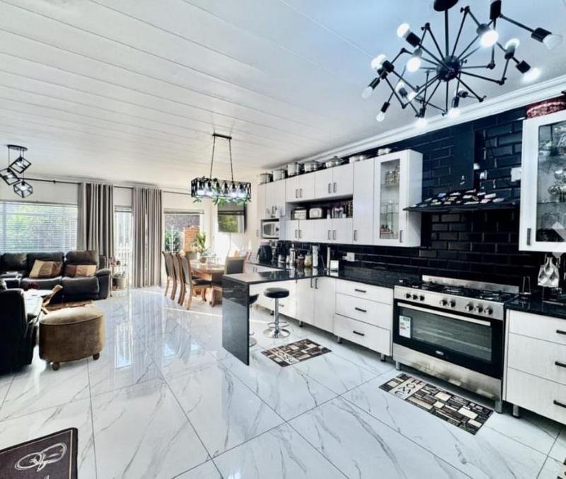 3 Bedroom Property for Sale in Brackendowns Gauteng